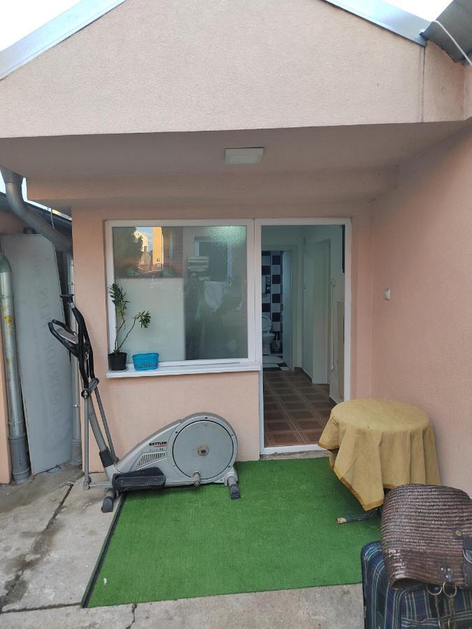 Apartamento Bilja'S House Ni Exterior foto